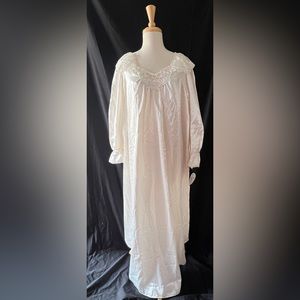 NWT Ilise Stevens Nightgown Sleepwear Gown Size Medium Lt. Cream